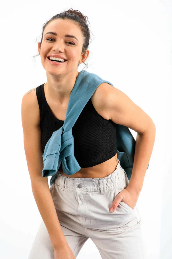 Tommylife Wholesale Black Basic Sleeveless Slim Fit U-Neck Women's Crop Top Tank Top - 97160