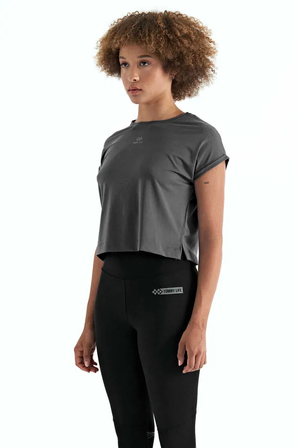 Tommylife Toptan Koyu Gri Logo Baskılı O Yaka Düşük Kol Oversize Kadın Crop T-Shirt - 97262