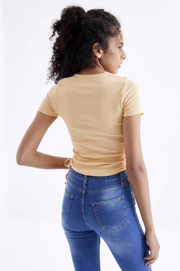 Tommylife Wholesale Orange Basic Side Gathered O-Neck Women's Crop Top T-Shirt - 97203