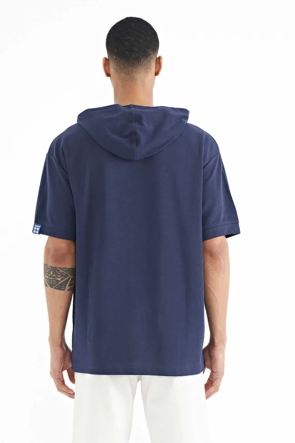 Tommylife Wholesale T-shirt à capuche oversize indigo pour homme avec étiquette sur la manche - 88179