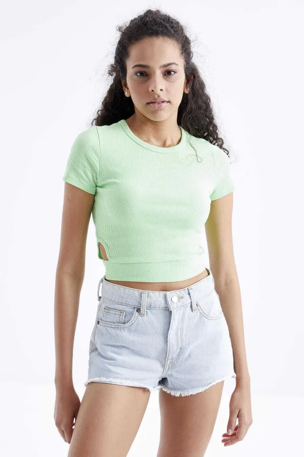 Tommylife Wholesale Pistachio Green Basic Side Window Crew Neck Women's Crop Top T-Shirt - 97207
