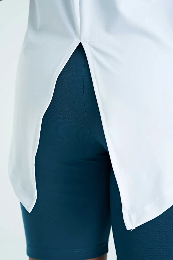 T-shirt femme Tommylife Wholesale blanc à fente au dos, col rond, manches courtes, coupe standard - 97267