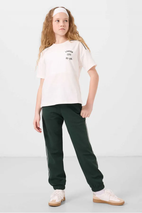 Ensemble de survêtement Tommylife Wholesale pour filles, col rond imprimé, ourlet élastiqué, coupe standard, réf. 75186, écru et vert pin