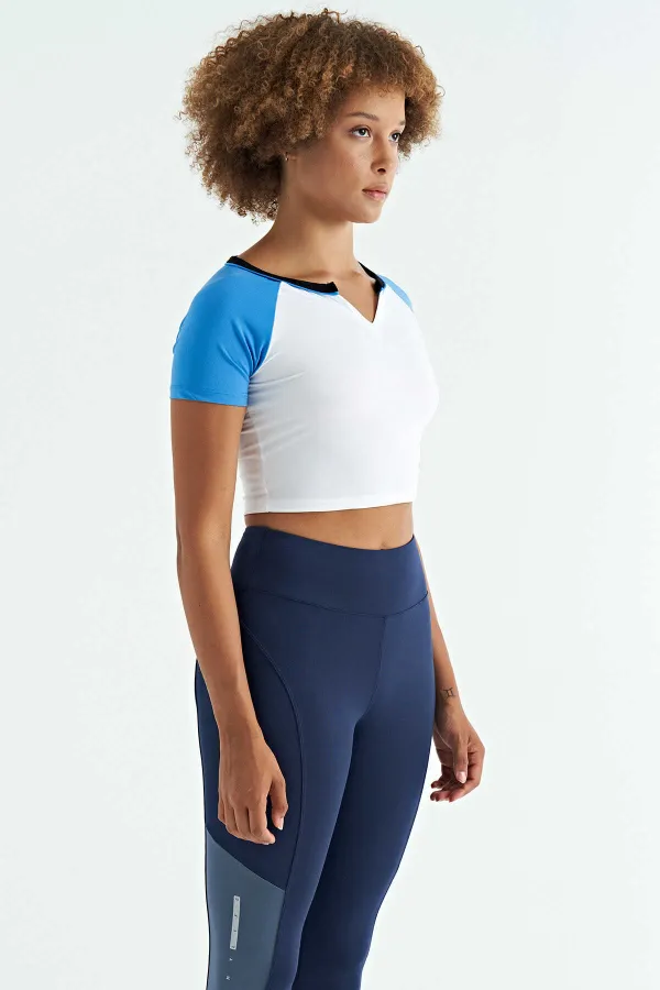 Tommylife Toptan Beyaz Renk Bloklu Logo Baskılı O Yaka Dar Kalıp Kadın Crop T-Shirt - 97270