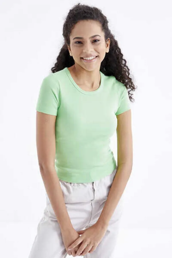Tommylife Wholesale Pistachio Green Basic Short Sleeve Crew Neck Women's T-Shirt - 97202