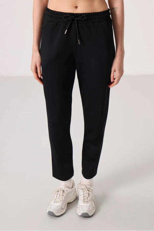 Tommylife Wholesale Soft Textured Hidden Zipper Slim Fit Women's Trousers - 94668 Black