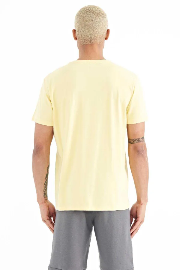 T-shirt homme imprimé Tommylife Wholesale Tylor, col rond, coupe standard, jaune, référence 88227