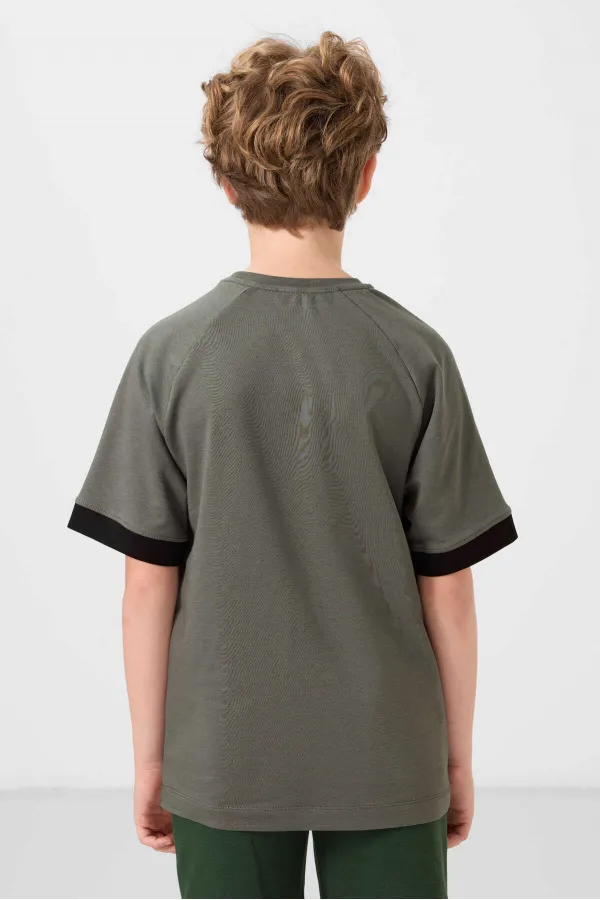 T-shirt garçon Tommylife en coton doux texturé, coupe oversize, avec poche, référence 11295, kaki