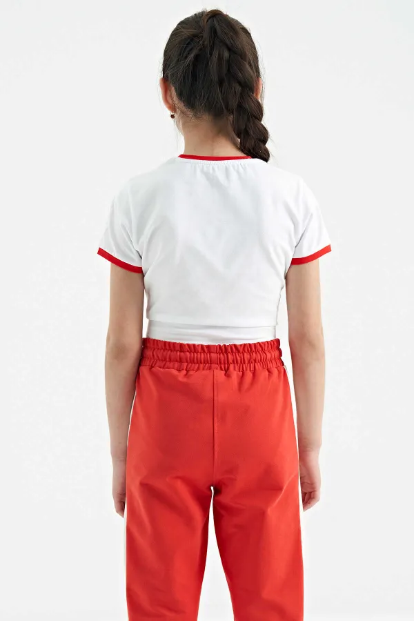 T-shirt fille Tommylife en gros, blanc imprimé, col rond, détails de cravate multicolores - 75113