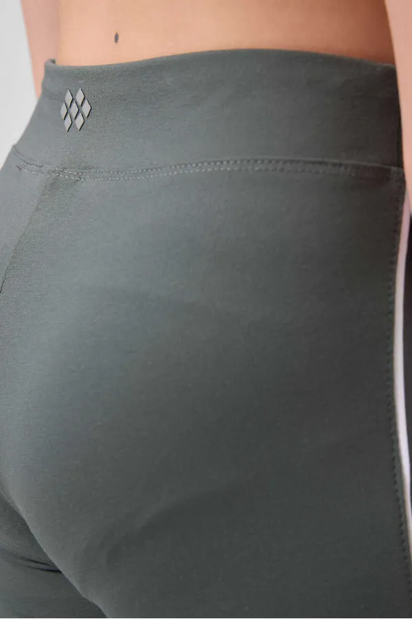 Tommylife Toptan Pamuklu O Yaka Standart Fit Basic İspanyol Paça Kız Çocuk Tayt Takım 75192 Beyaz Haki