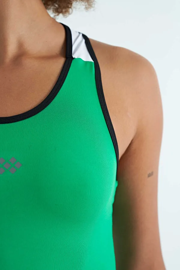 Débardeur femme Tommylife Wholesale vert avec détail imprimé au dos - Coupe standard - 97269