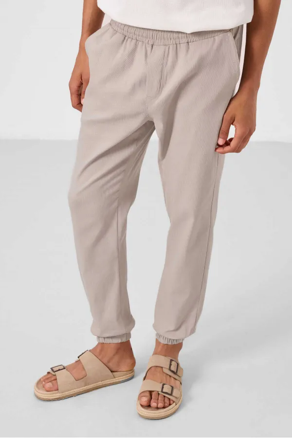 Pantalon chino extensible léger, coupe standard, tissé, Tommylife Wholesale, couleur pierre (réf. 82176).