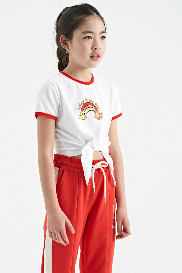 T-shirt fille Tommylife en gros, blanc imprimé, col rond, détails de cravate multicolores - 75113