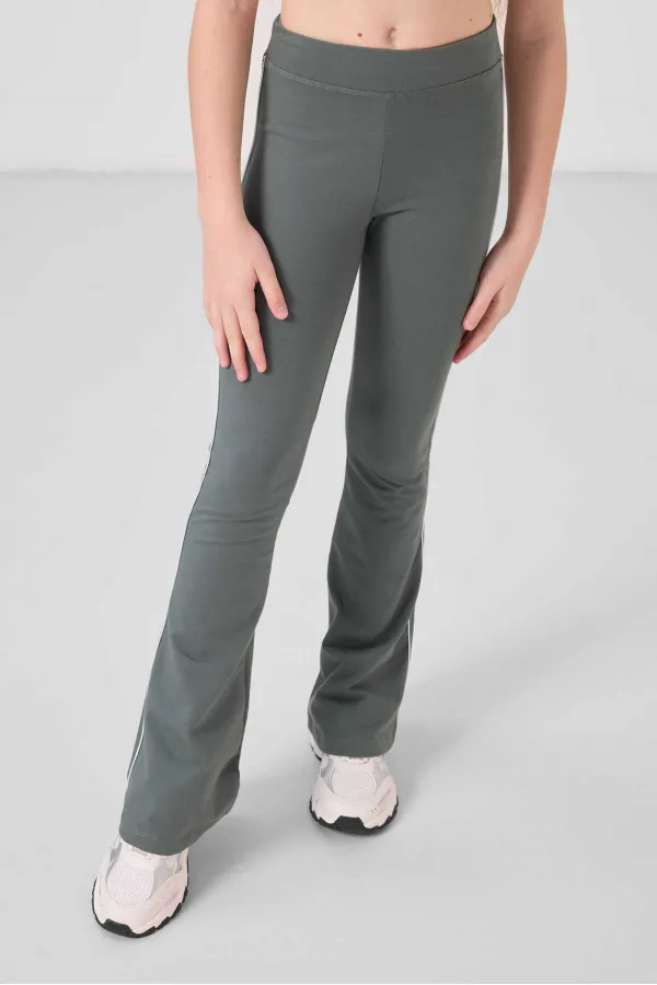 Tommylife Toptan Pamuklu O Yaka Standart Fit Basic İspanyol Paça Kız Çocuk Tayt Takım 75192 Beyaz Haki