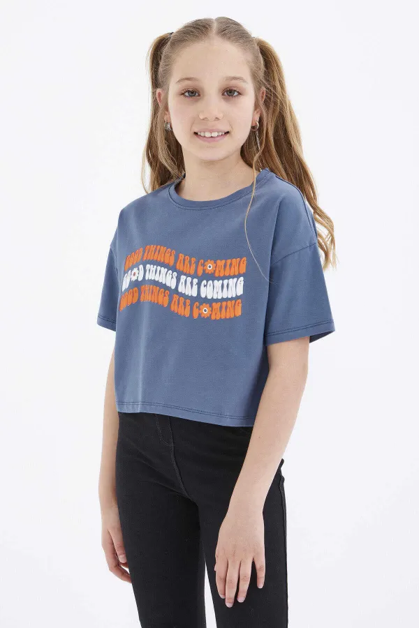 Tommylife Toptan Petrol Oversize Renkli Yazı Baskılı Düşük Omuz O Yaka Kız Çocuk Crop T-Shirt  - 75038