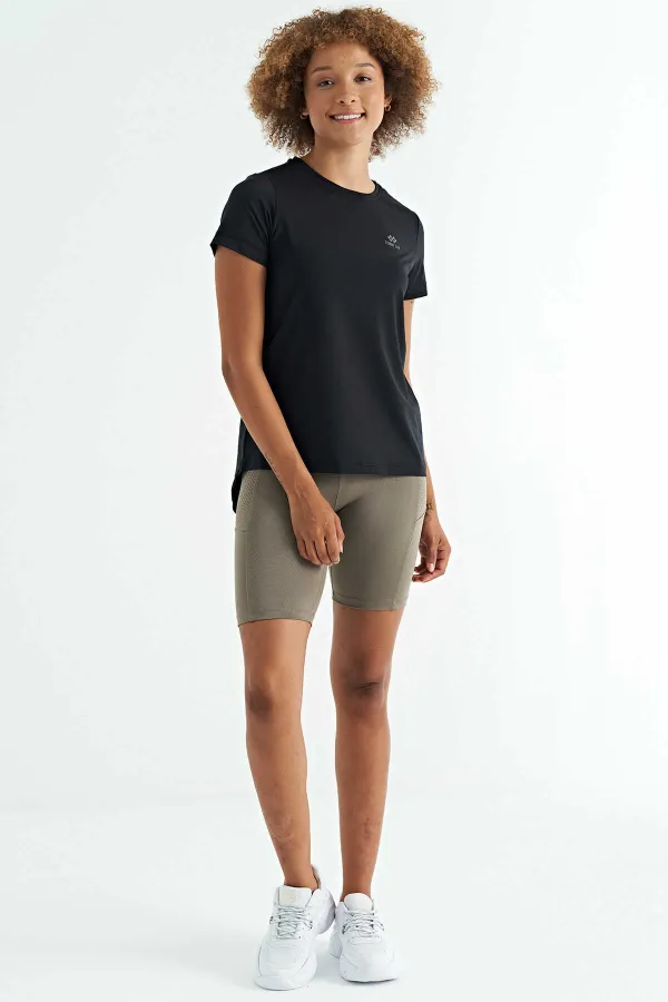 Tommylife Toptan Siyah Sırt Yırtmaç Detaylı O Yaka Kısa Kollu Standart Kalıp Kadın T-Shirt - 97267