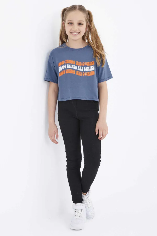 Tommylife Toptan Petrol Oversize Renkli Yazı Baskılı Düşük Omuz O Yaka Kız Çocuk Crop T-Shirt  - 75038
