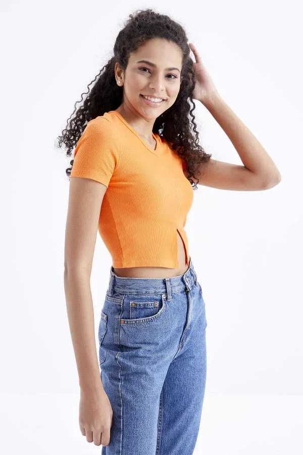 Tommylife Toptan Oranj Basic Önü Yırtmaçlı V Yaka Kadın Crop Top T-Shirt - 97206