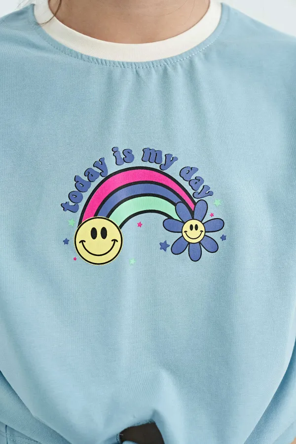 Tommylife Toptan Açık Mavi Baskı Detaylı O Yaka Çok Renkli Bağlama Detaylı Kız Çocuk T-Shirt - 75113