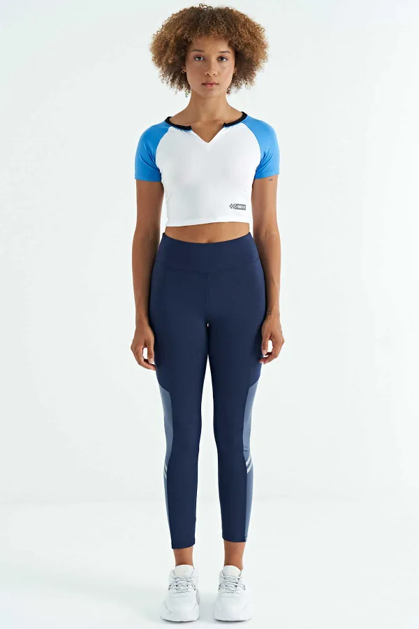 Tommylife Toptan Beyaz Renk Bloklu Logo Baskılı O Yaka Dar Kalıp Kadın Crop T-Shirt - 97270