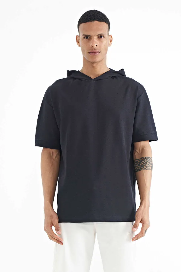 Tommylife Wholesale T-shirt oversize à capuche bleu marine avec étiquette sur la manche - 88179