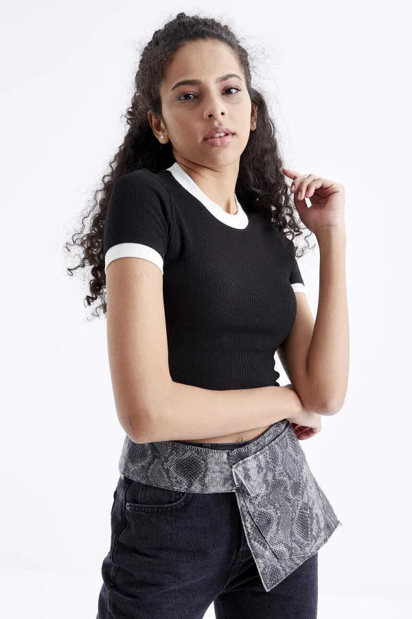 Tommylife Wholesale Black Basic Women's Crop Top T-Shirt with Sleeve Detail and Crew Neck - 97200