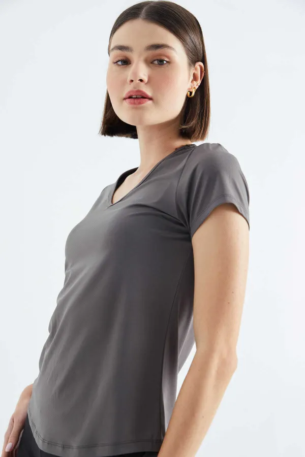 Tommylife Toptan Gri Basic Kısa Kol Standart Kalıp V Yaka Kadın T-Shirt - 97145