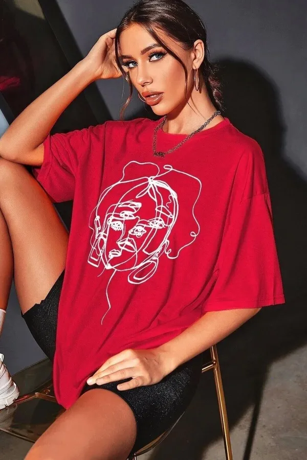 Kadın Kırmızı Yüz Baskı Detaylı Oversize T-shirt