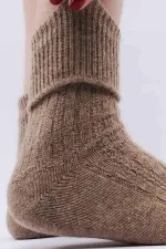 Chaussettes simples incurvées en laine de mouton pour femme égyptienne, beige