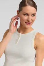 Débardeur en coton égyptien pour femme, à patte de boutonnage sur le devant, écru