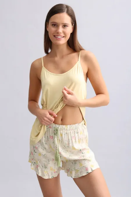 Mısırlı Kadın Dokuma Çiçekli Mini Şort Yeşil