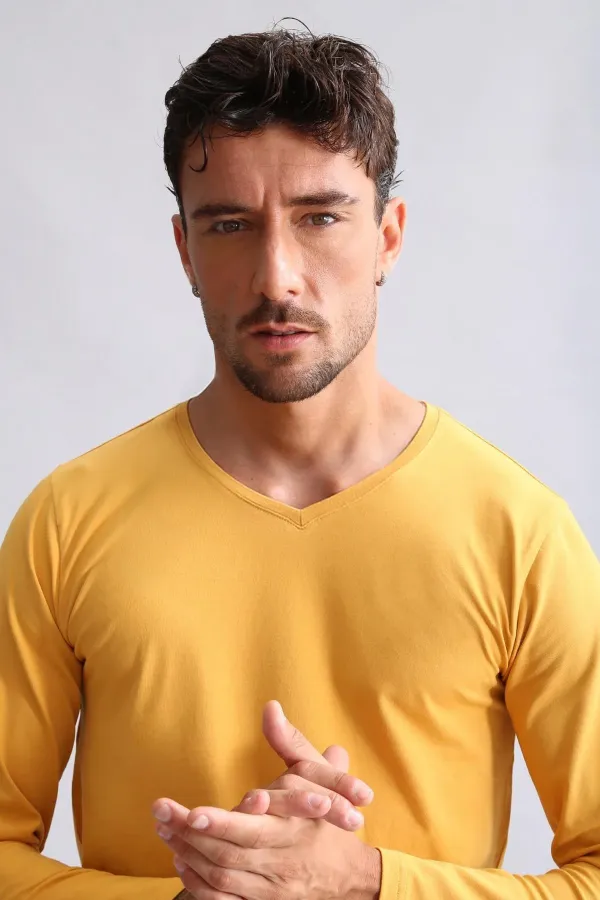 Débardeur/T-shirt à manches longues et col en V, coupe ajustée, en modal égyptien TENCEL HERCULES, couleur moutarde