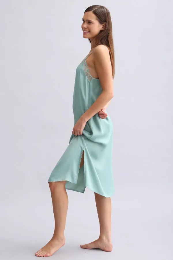 Kadın Dantel Detaylı Saten Gecelik Çağla Yeşili