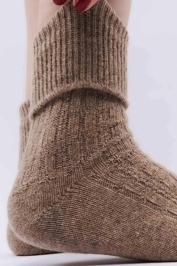 Chaussettes simples incurvées en laine de mouton pour femme égyptienne, beige