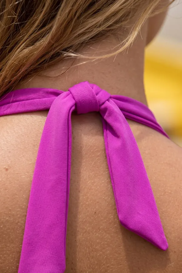 Mısırlı Aksesuarlı Boyundan Bağlı Mayo Fuşya