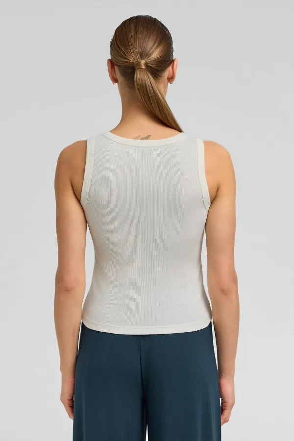 Débardeur en coton égyptien pour femme, à patte de boutonnage sur le devant, écru