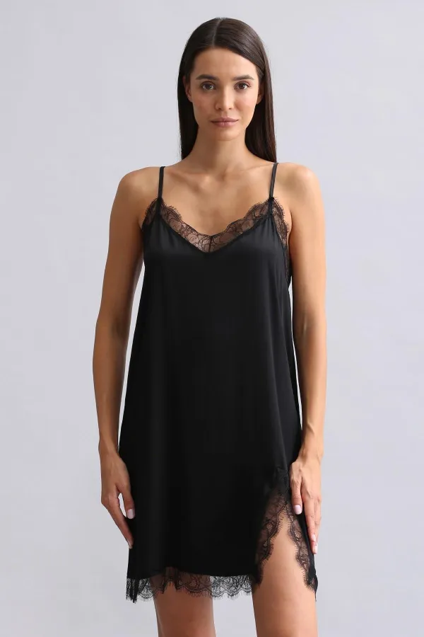 Nuisette courte en satin noir à col en dentelle pour femme