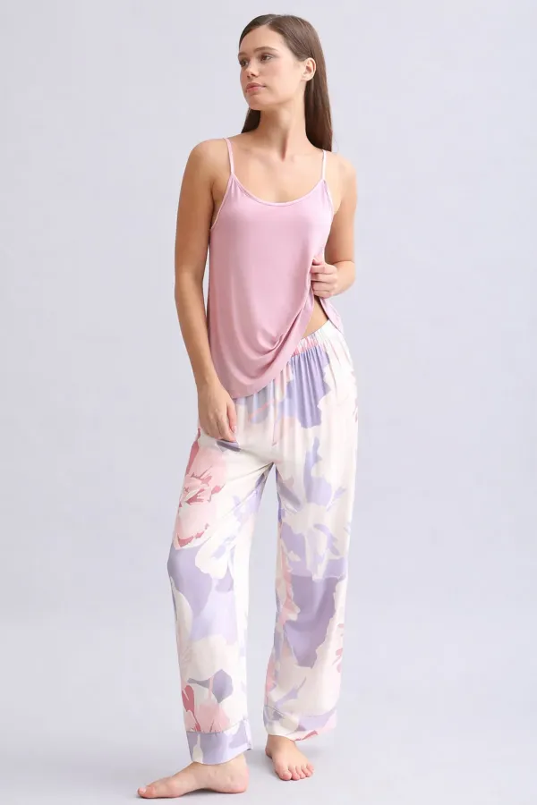 Mısırlı Kadın Örme İp Askılı Biye Detaylı Atlet Açık Pembe