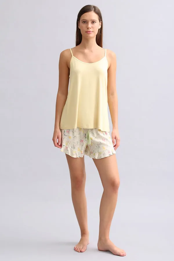 Mısırlı Kadın Dokuma Çiçekli Mini Şort Yeşil