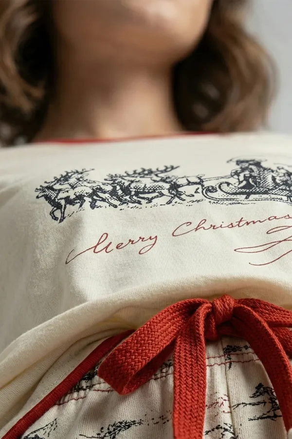 Mısırlı Kar Geyik Temalı Kadın Pijama Takımı Ekru