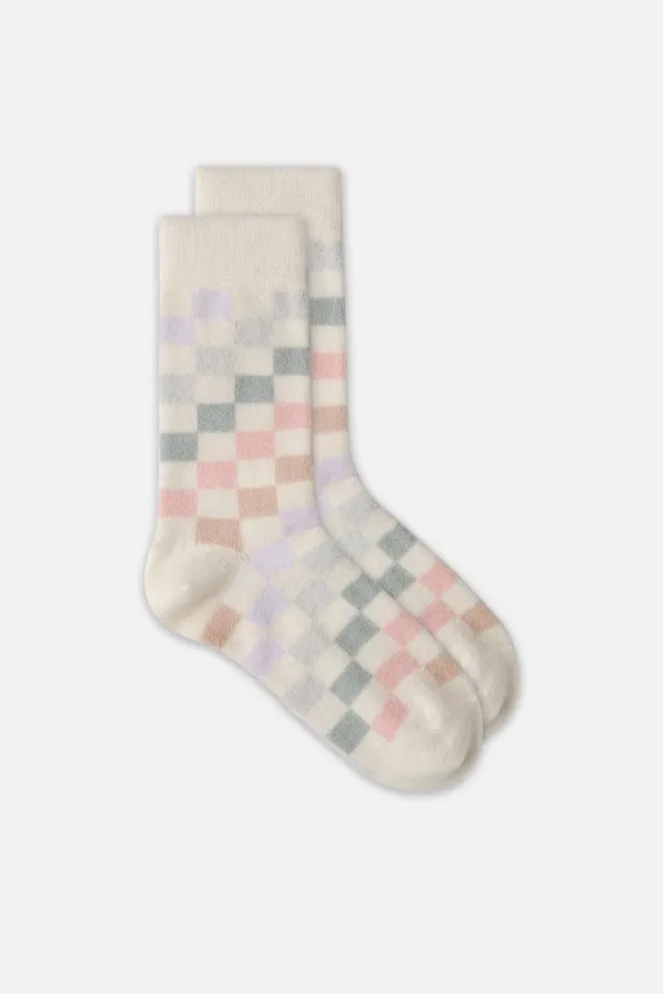 Chaussettes de nuit thermiques douces et moelleuses pour femmes Aytuğ, écrues