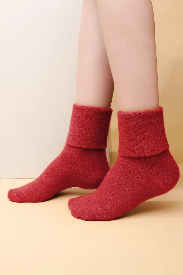 Chaussettes thermiques douces et moelleuses pour femmes Aytuğ, rouges.