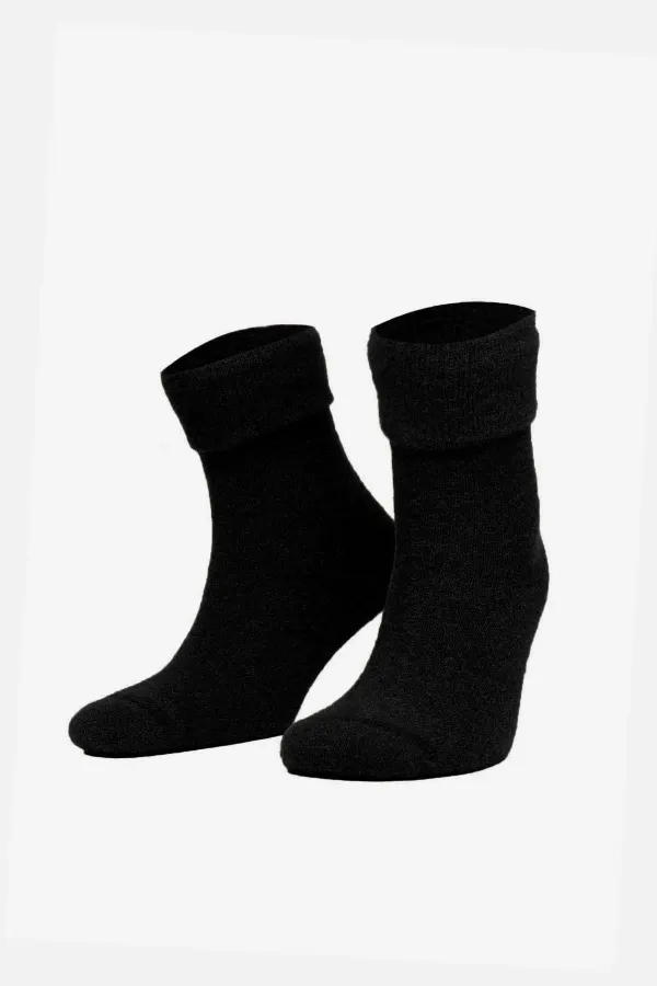 Chaussettes d'hiver douces et moelleuses pour femmes Aytuğ, modèle A 48004 S, noires
