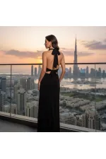 ROBE À COL EN V ET COL NŒUD