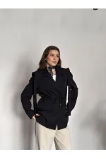 VESTE AVEC CEINTURE D'ÉPAULE ET MANCHES TOMBASES