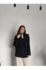 VESTE AVEC CEINTURE D'ÉPAULE ET MANCHES TOMBASES