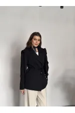 VESTE AVEC CEINTURE D'ÉPAULE ET MANCHES TOMBASES