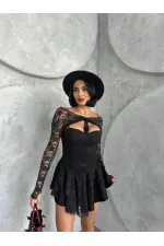 BOLÉRO AVEC DÉTAIL INTÉRIEUR DU SHORT