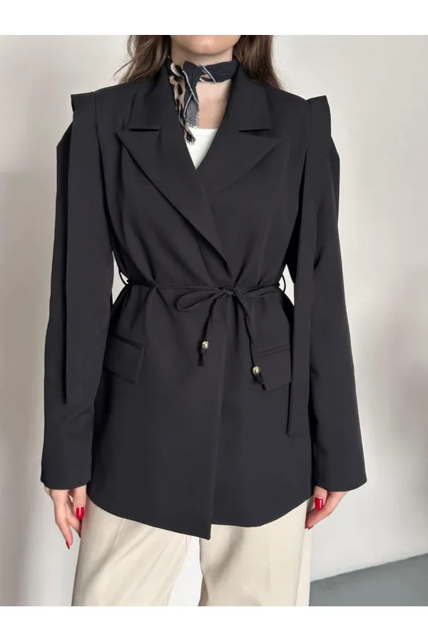 VESTE AVEC CEINTURE D'ÉPAULE ET MANCHES TOMBASES