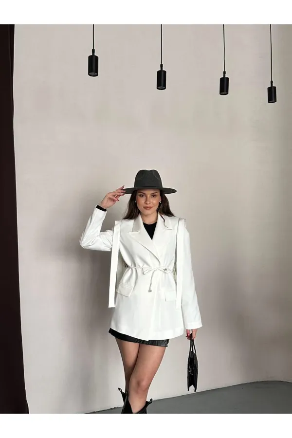 VESTE AVEC CEINTURE D'ÉPAULE ET MANCHES TOMBASES